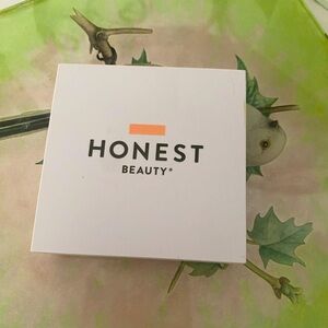 Honest Beauty Foundation Compact